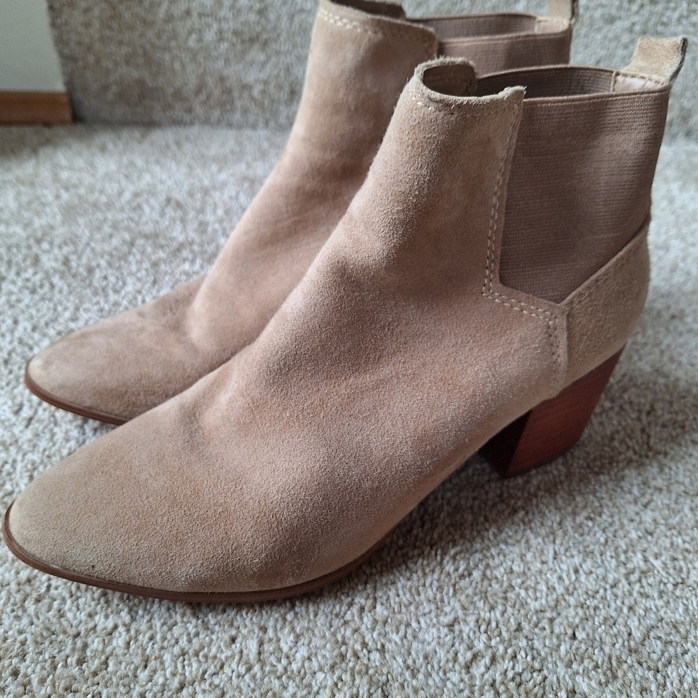 Aldo Womens Suede Ankle Boots. Slip on. Almond toe. Size 10